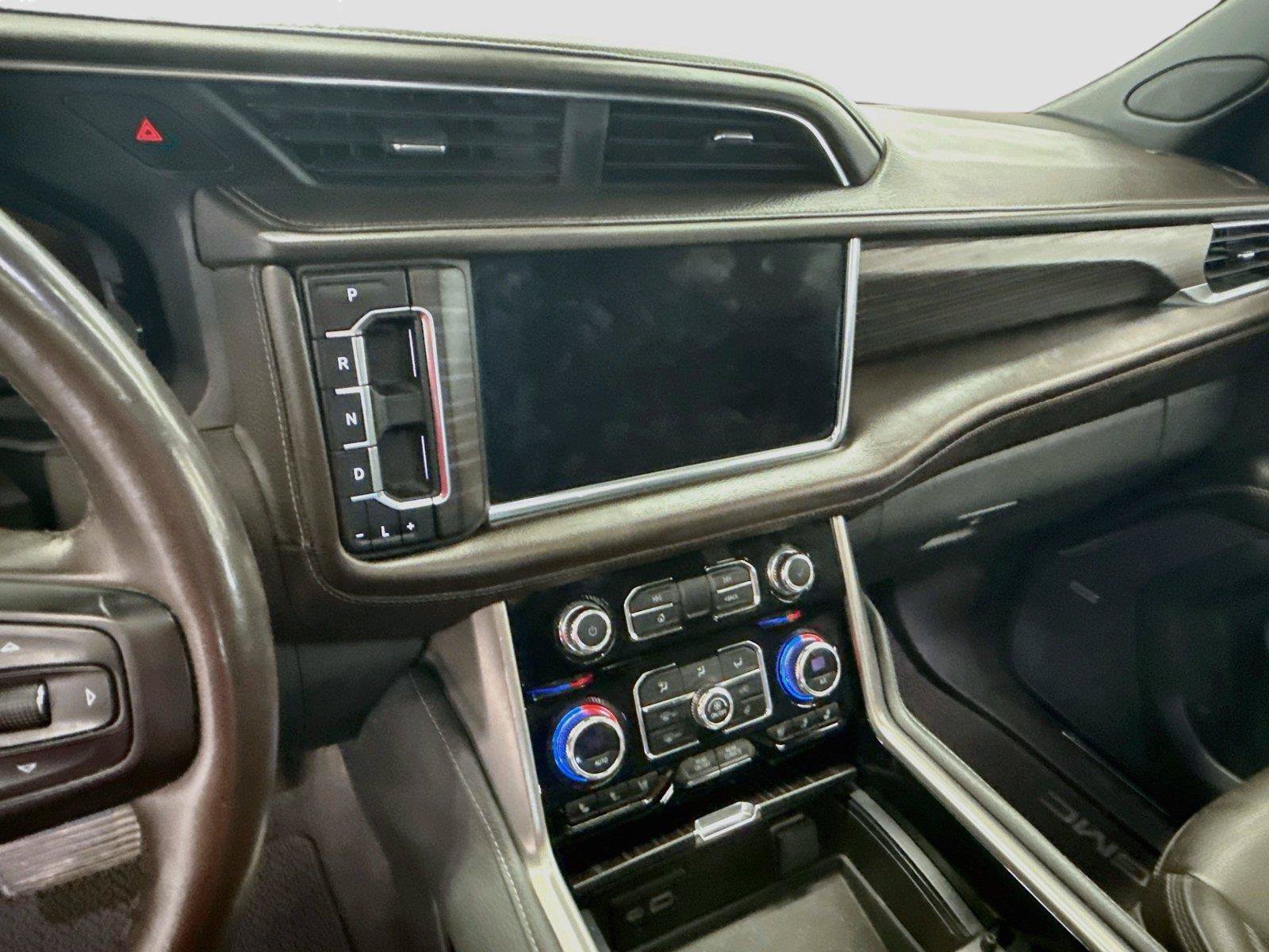 Used 2023 GMC Yukon XL Denali w/ Advanced Technology Package AWD/4WD image 3