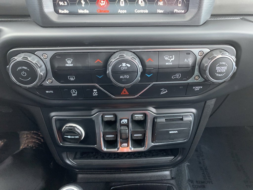 Used 2019 Jeep Wrangler Unlimited Sahara w/ Uconnect 4C Nav & Sound Group image 25