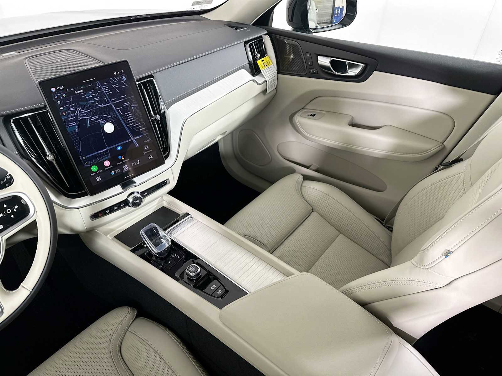New 2026 Volvo XC60 T8 Ultra w/ Protection Package Premier image 22