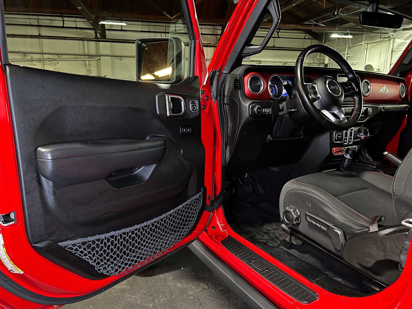 Used 2018 Jeep Wrangler Rubicon AWD/4WD image 16