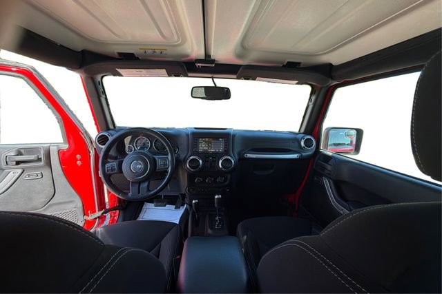 Used 2015 Jeep Wrangler Sahara w/ Connectivity Group AWD/4WD image 22