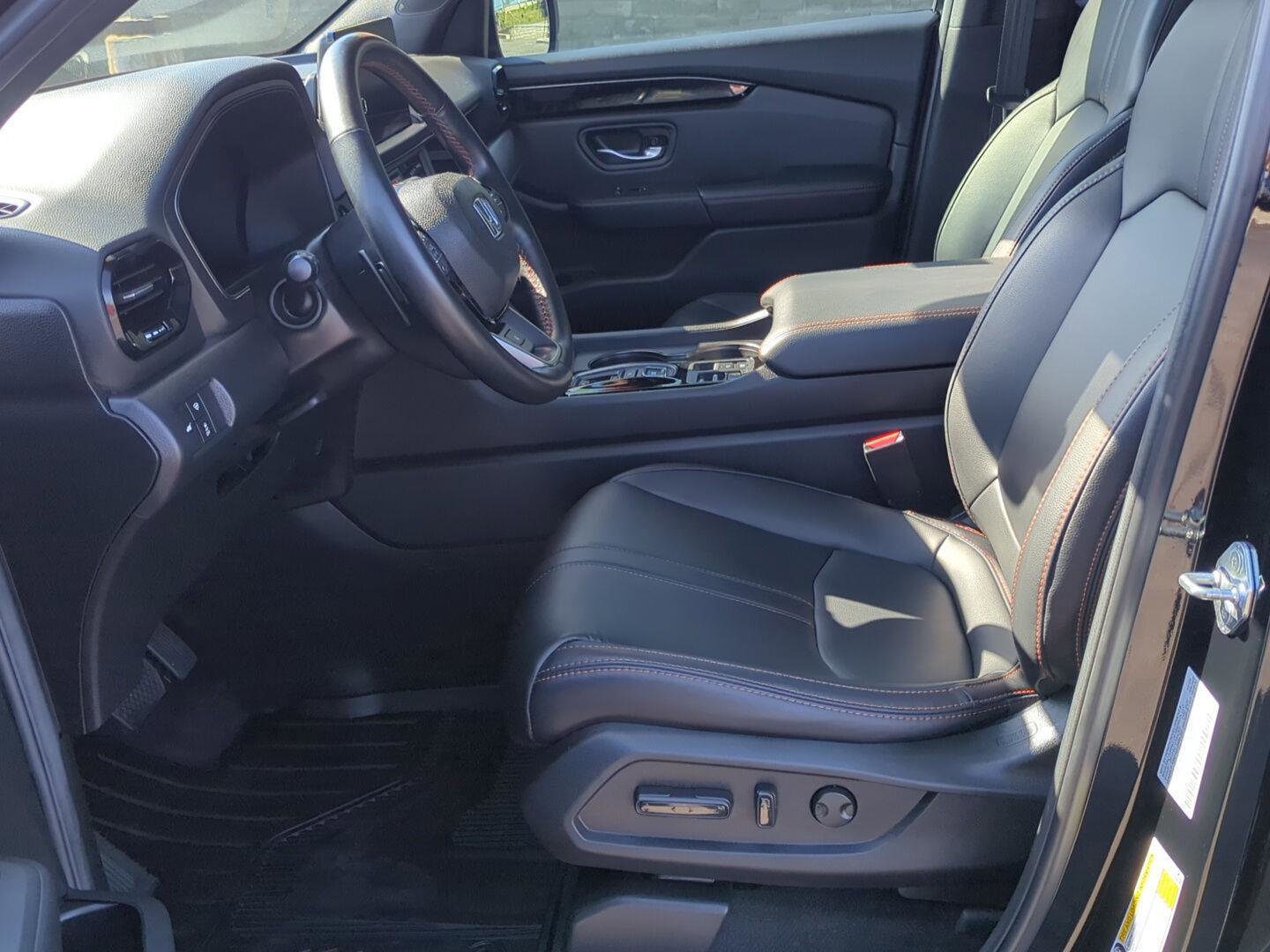 Used 2025 Honda Pilot TrailSport image 15