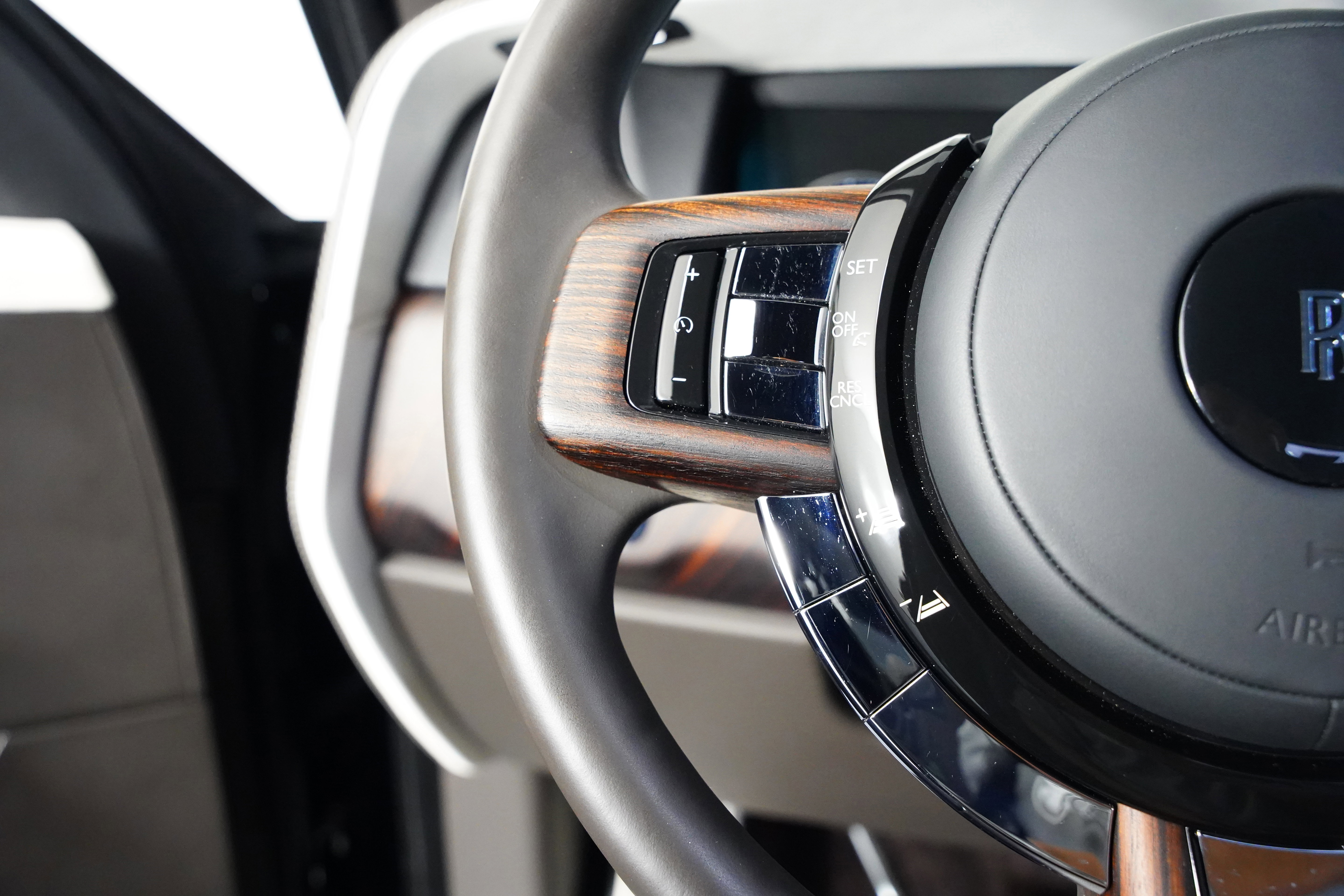 Used 2023 Rolls-Royce Cullinan w/ Cullinan Package image 61