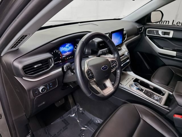 Used 2022 Ford Explorer XLT w/ Equipment Group 202A image 9