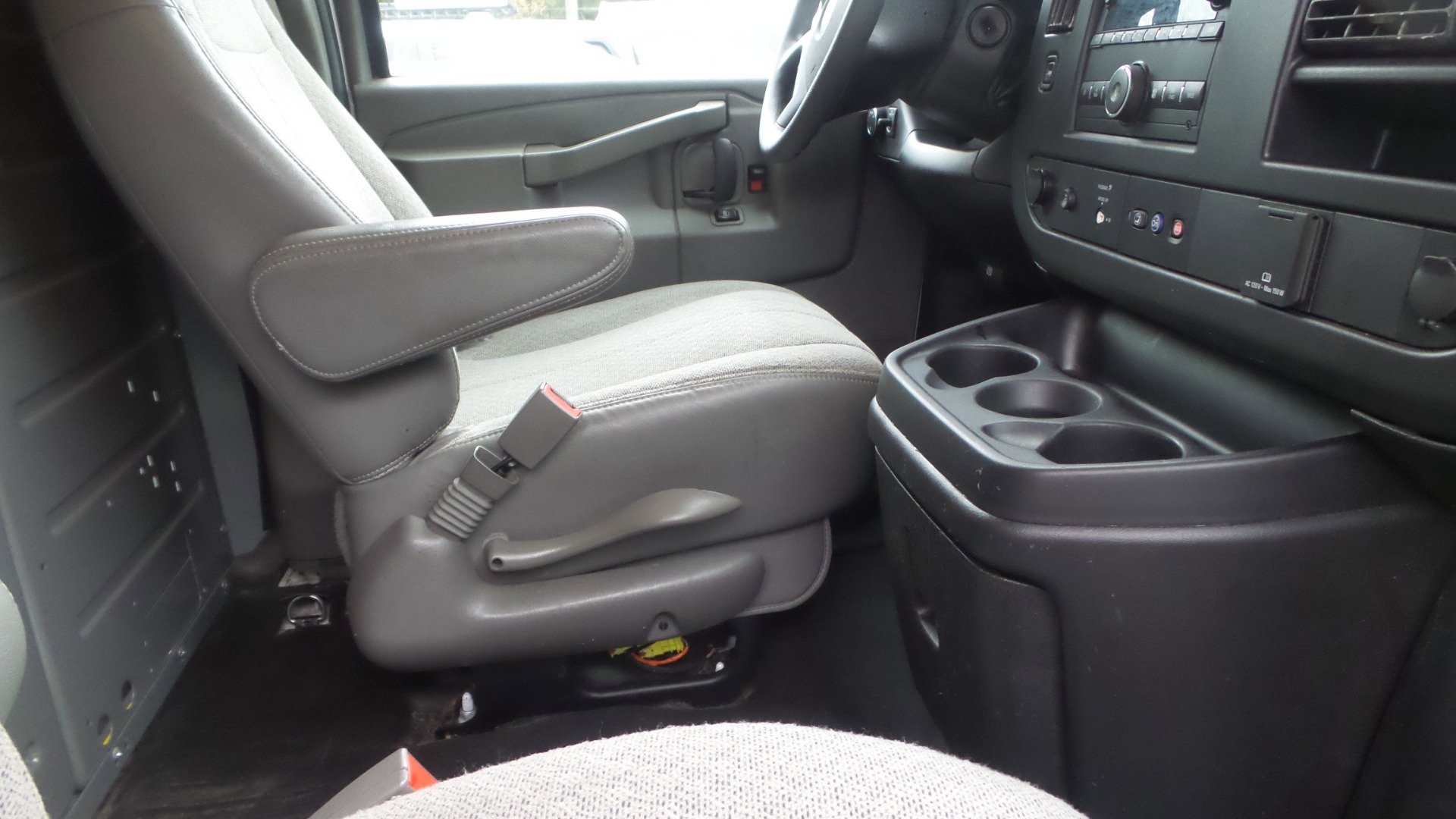 Used 2019 Chevrolet Express 2500 w/ Driver Convenience Package image 13