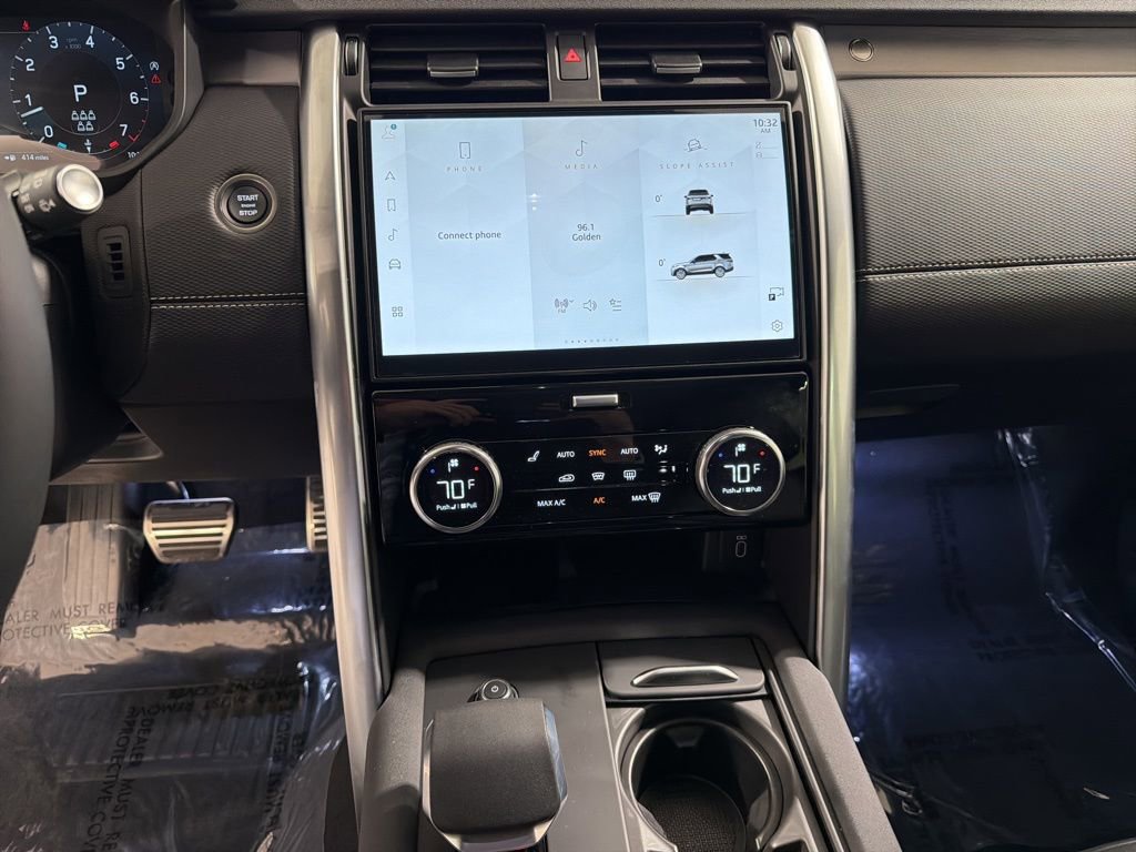 New 2026 Land Rover Discovery Dynamic SE image 16