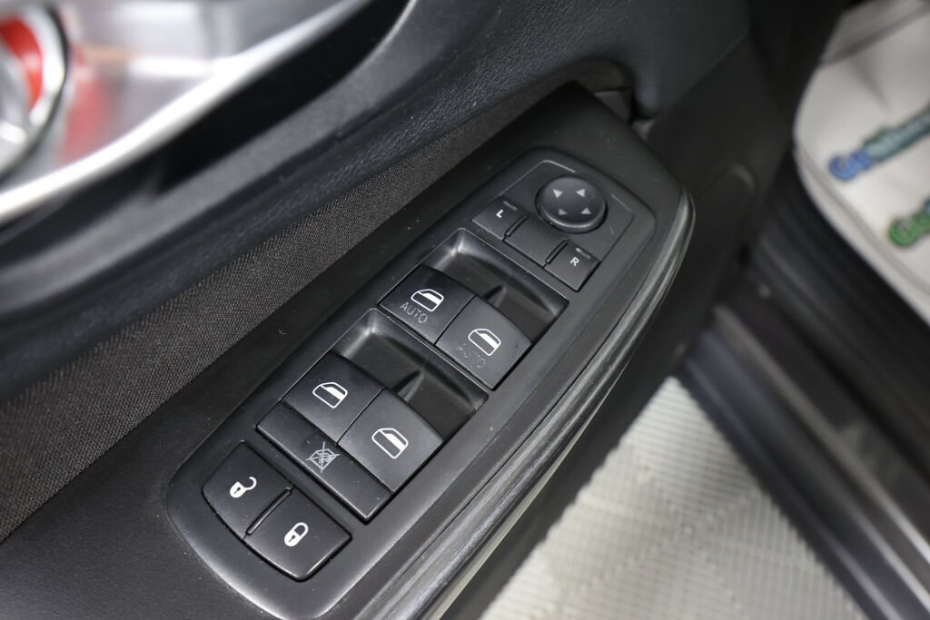 Used 2014 Jeep Cherokee Latitude FWD image 30