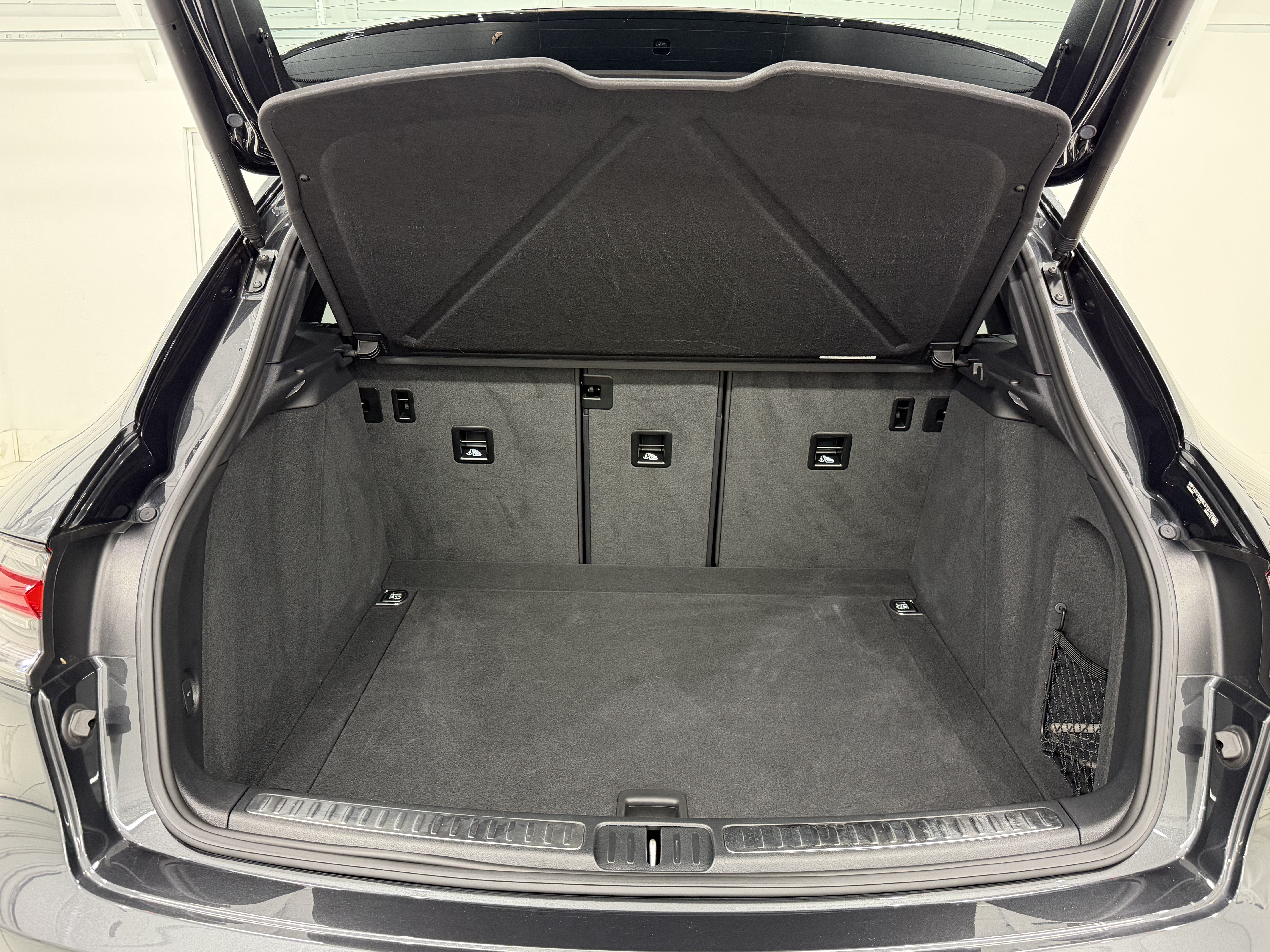 Certified 2024 Porsche Macan AWD/4WD image 63