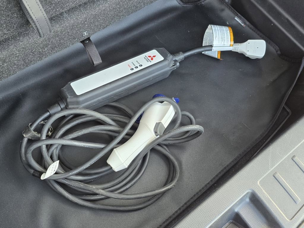 Used 2023 Mitsubishi Outlander SEL image 28