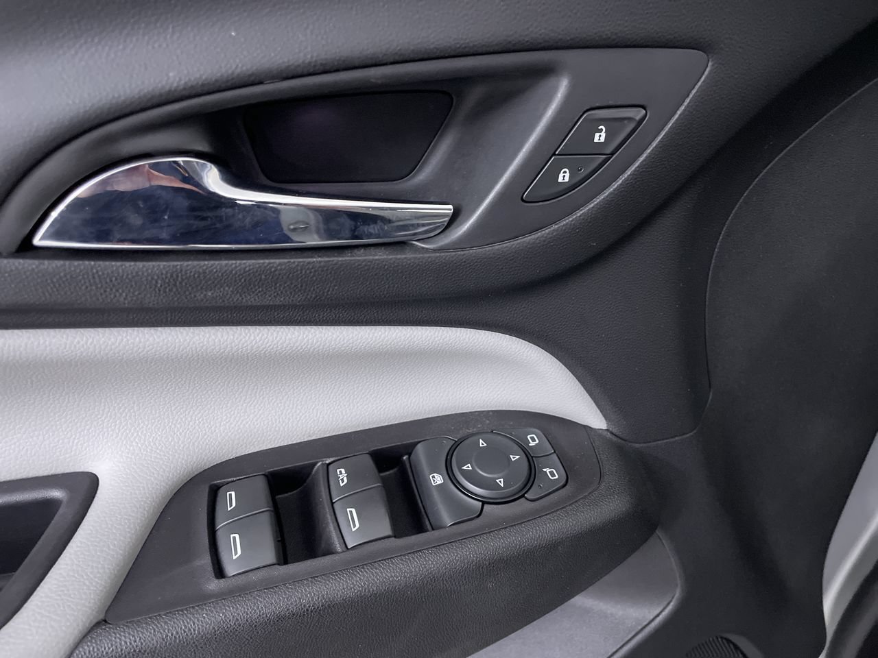 Used 2019 Chevrolet Equinox LT AWD/4WD image 11