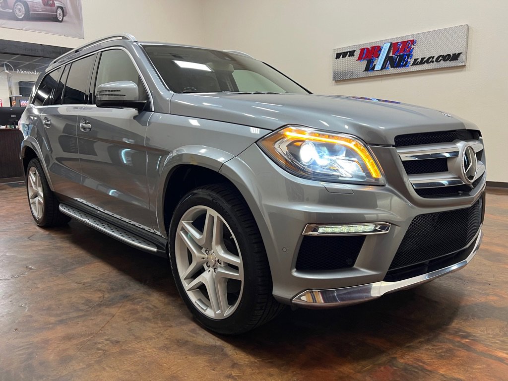 Used 2015 Mercedes-Benz GL 550 4MATIC image 3