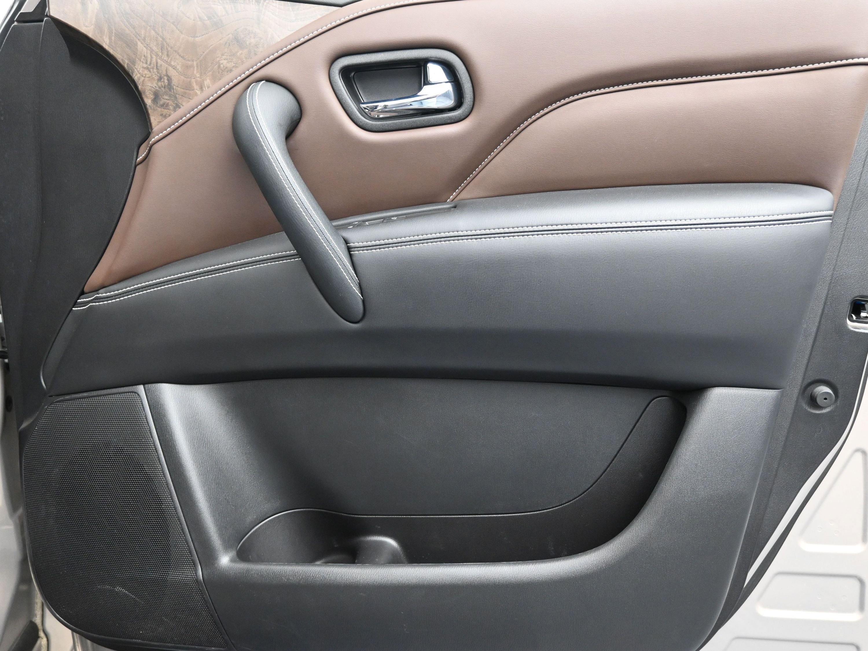 Used 2023 INFINITI QX80 Premium Select w/ All-Season Package image 14