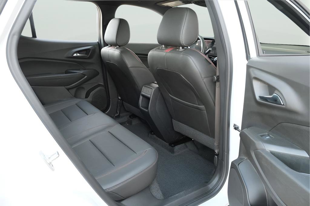 Used 2025 Chevrolet Trax RS w/ Sunroof Package image 28