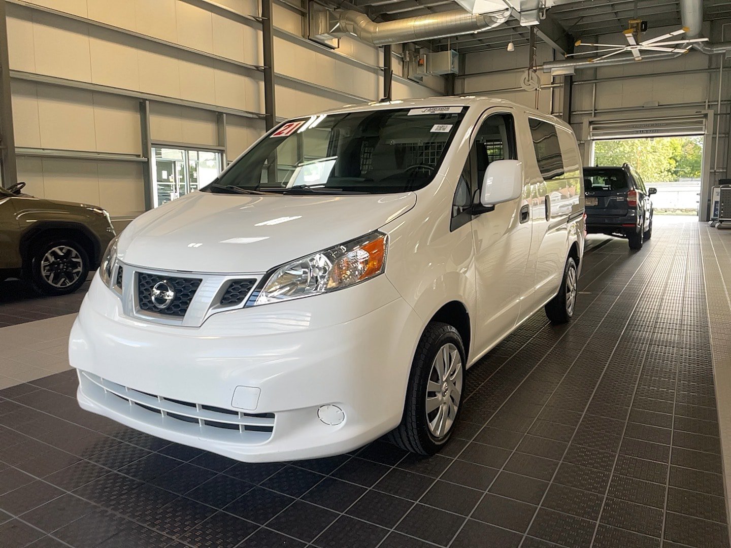 Used 2021 Nissan NV200 SV w/ Sliding Door Glass Package FWD image 2