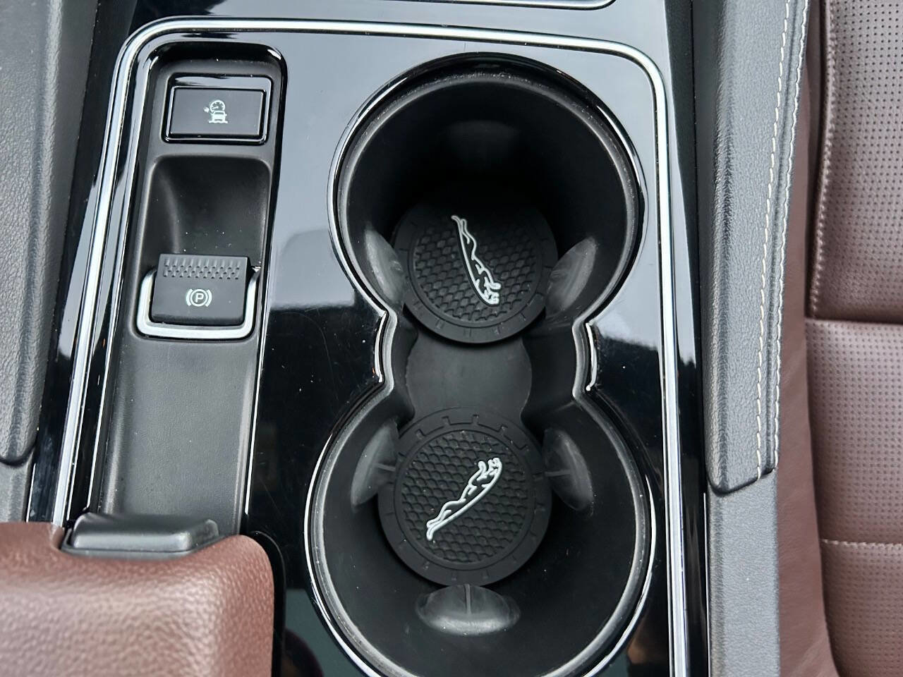 Used 2017 Jaguar F-PACE S image 25