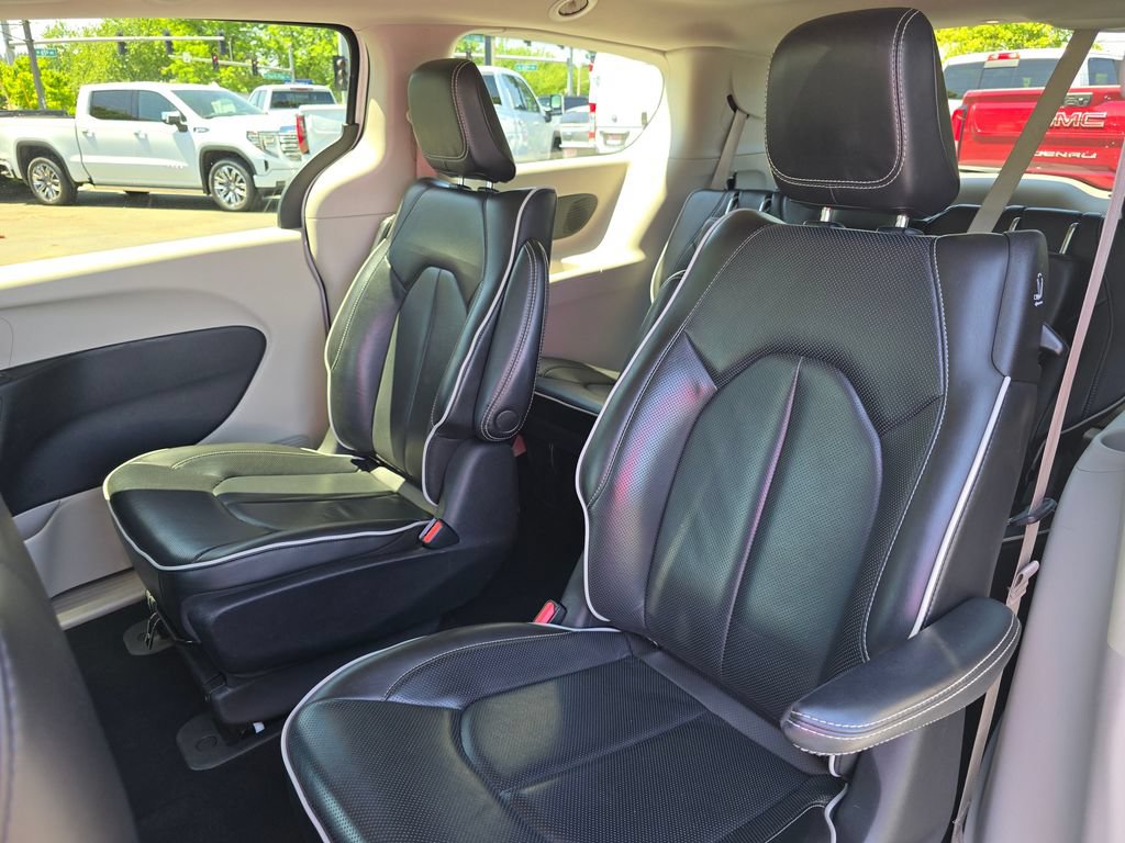 Used 2023 Chrysler Pacifica Limited FWD image 56