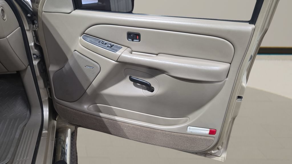 Used 2004 GMC Sierra 2500 SLE w/ Heavy-Duty Power Package AWD/4WD image 21