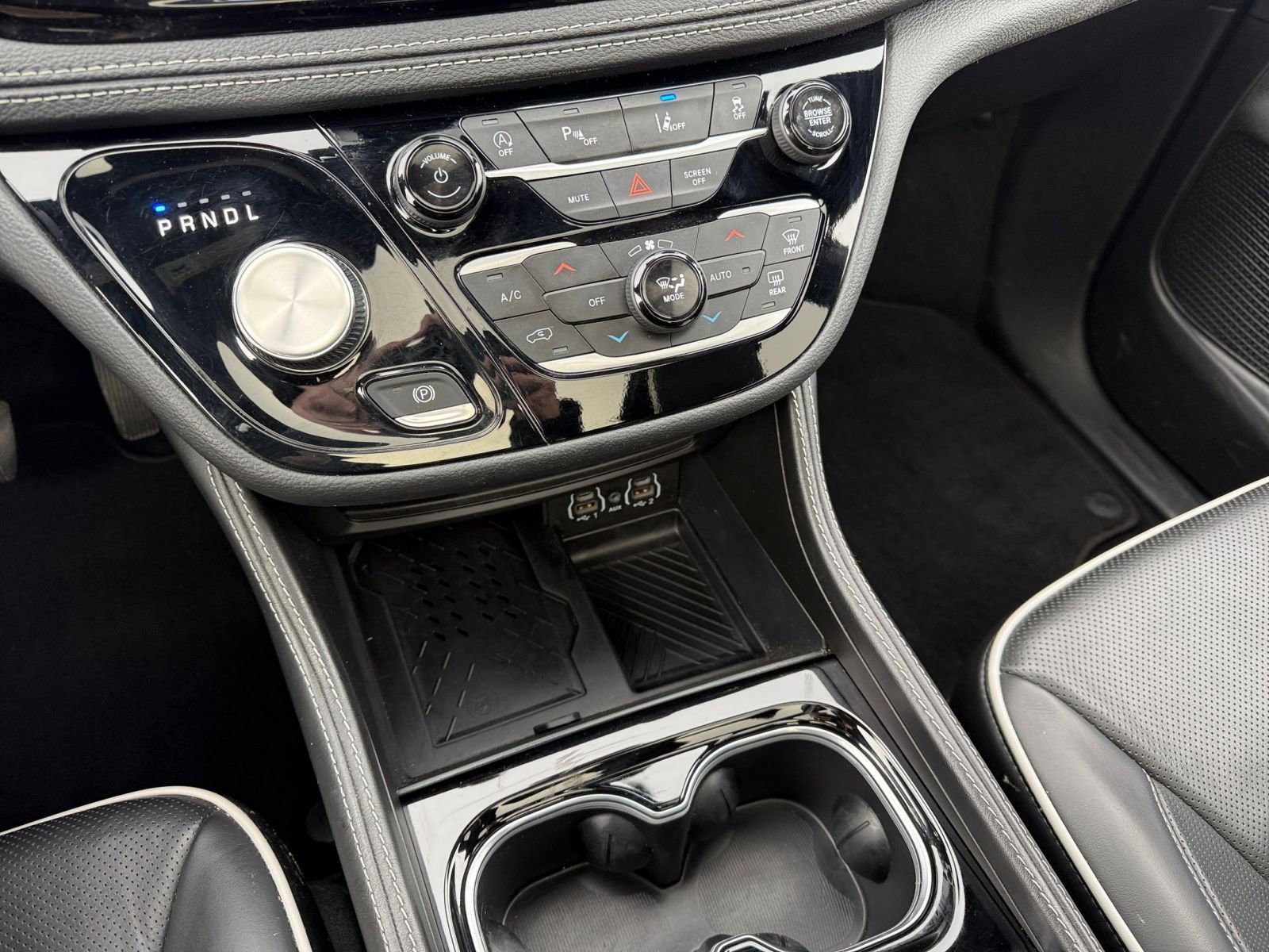 Used 2025 Chrysler Pacifica Limited image 46