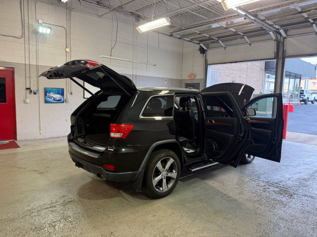 Used 2012 Jeep Grand Cherokee Overland AWD/4WD image 14