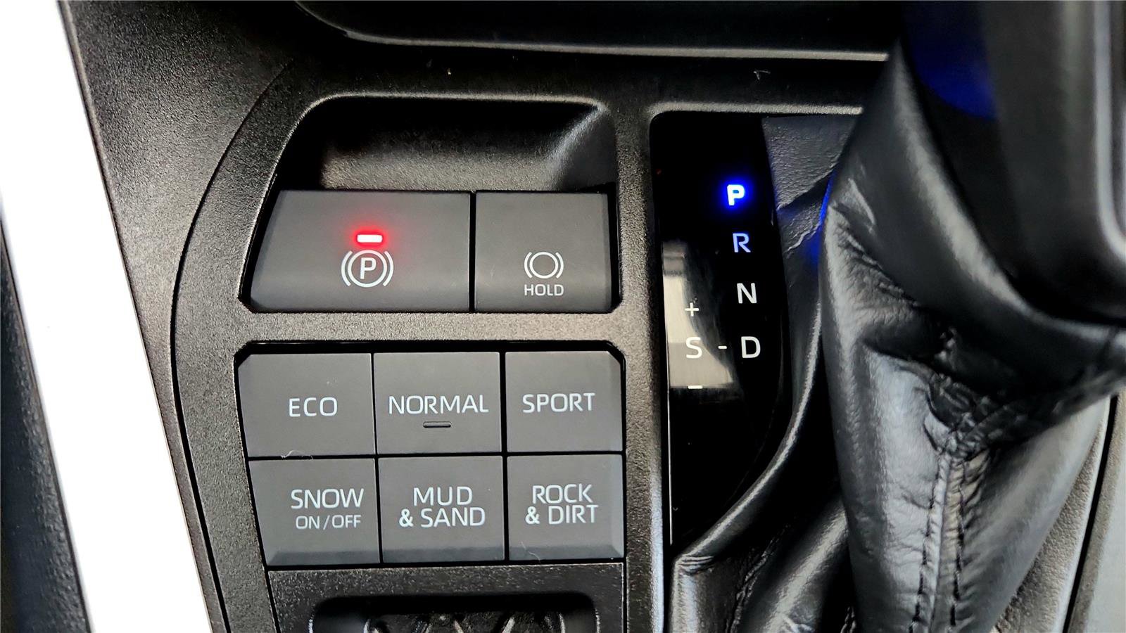 Certified 2022 Toyota RAV4 LE image 33