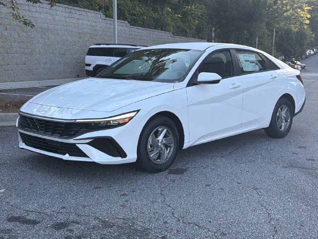 New 2026 Hyundai Elantra SE FWD image 3