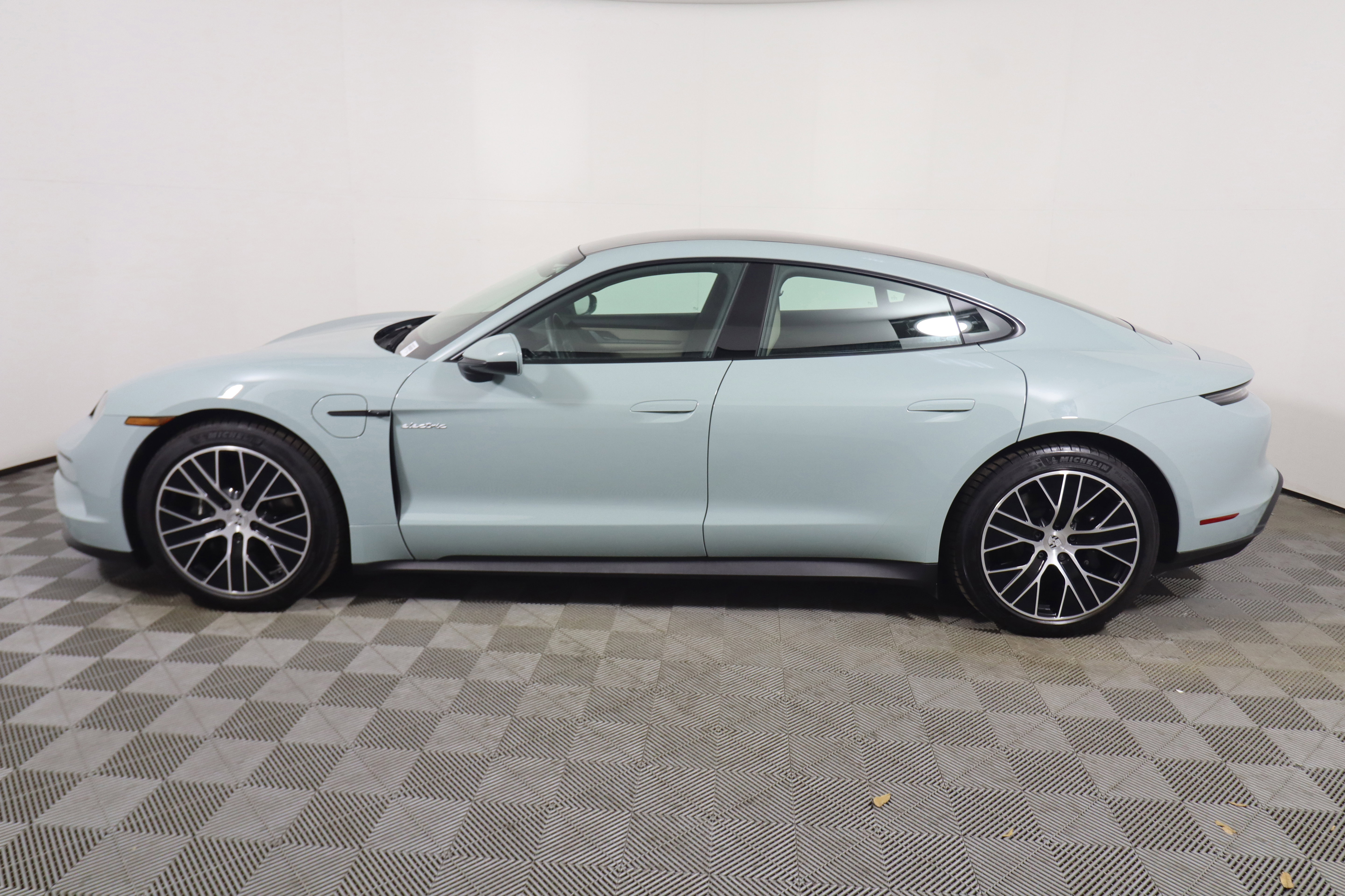 Certified 2025 Porsche Taycan image 2