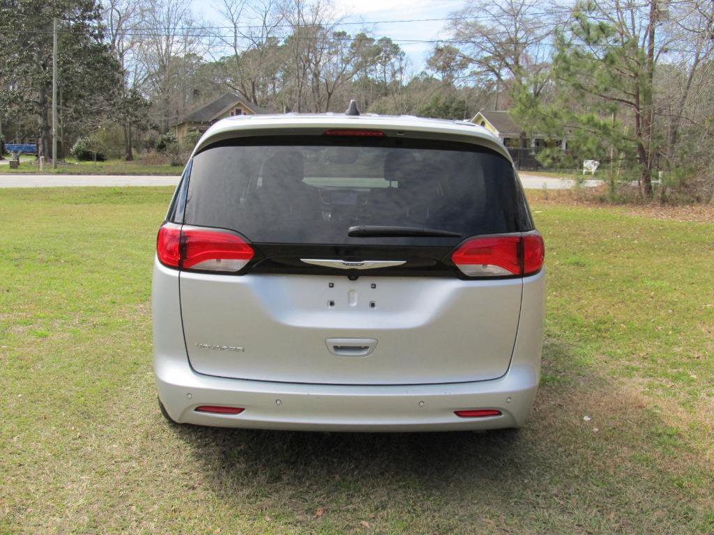 Used 2023 Chrysler Voyager LX image 5