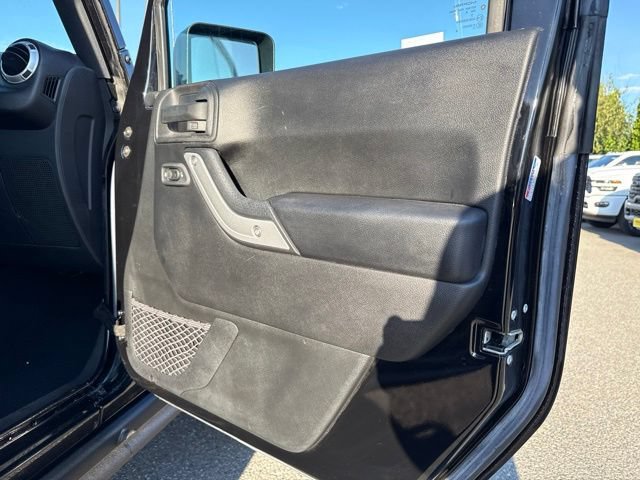 Used 2017 Jeep Wrangler Unlimited Rubicon AWD/4WD image 11