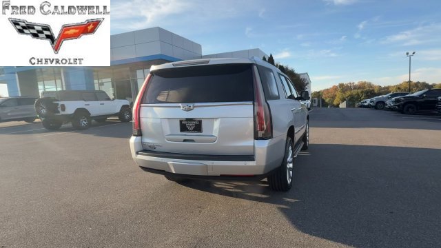 Used 2017 Cadillac Escalade Luxury AWD/4WD image 2