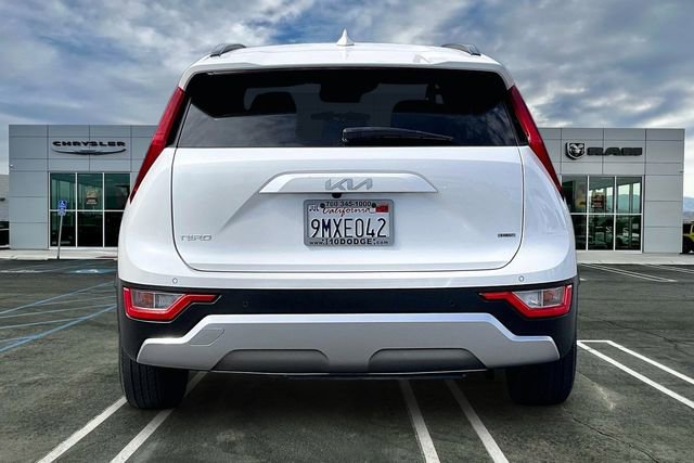 Used 2023 Kia Niro EX image 3