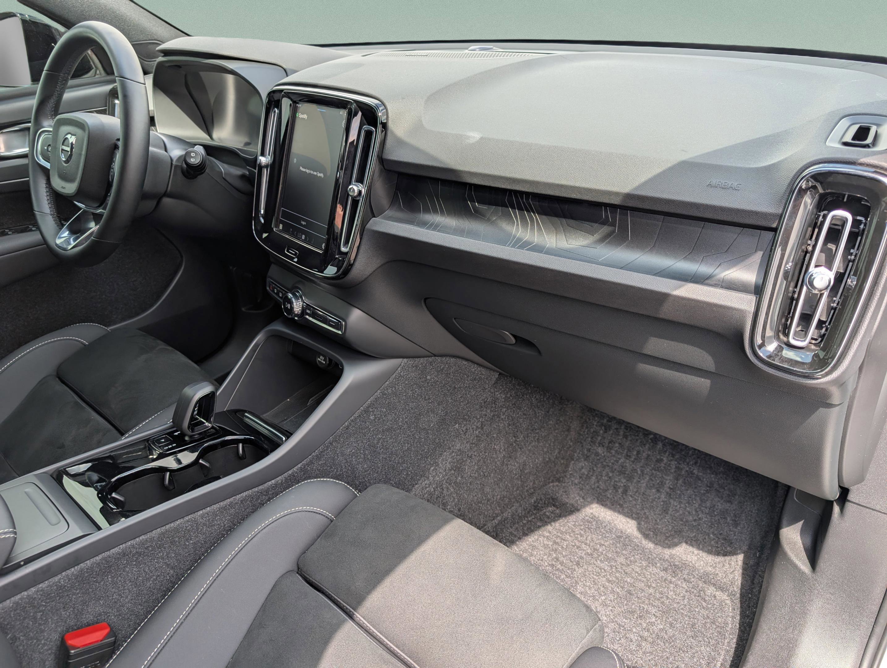 Used 2023 Volvo XC40 Recharge Ultimate w/ Protection Package Premier image 23