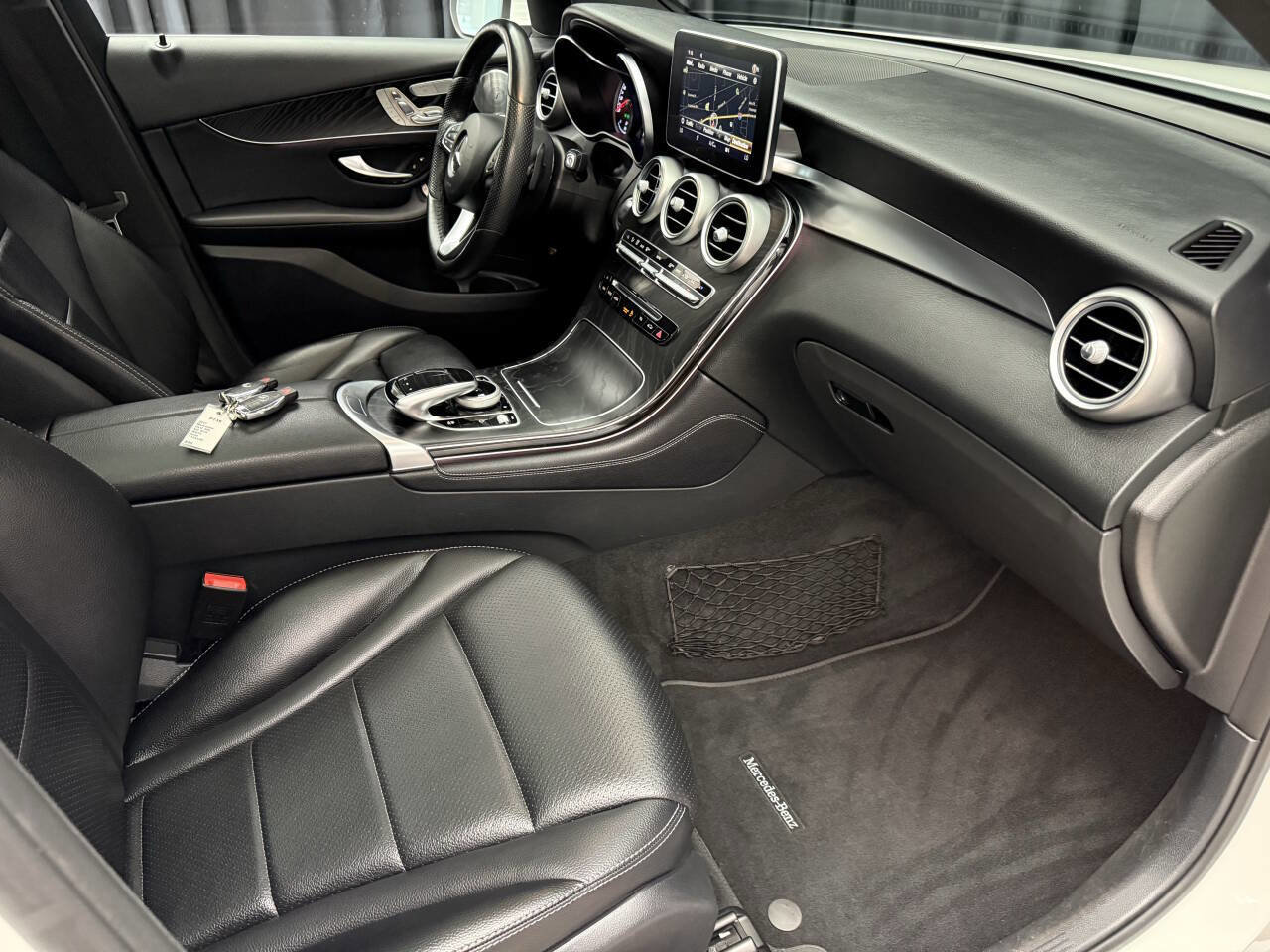 Used 2017 Mercedes-Benz GLC 300 4MATIC image 24