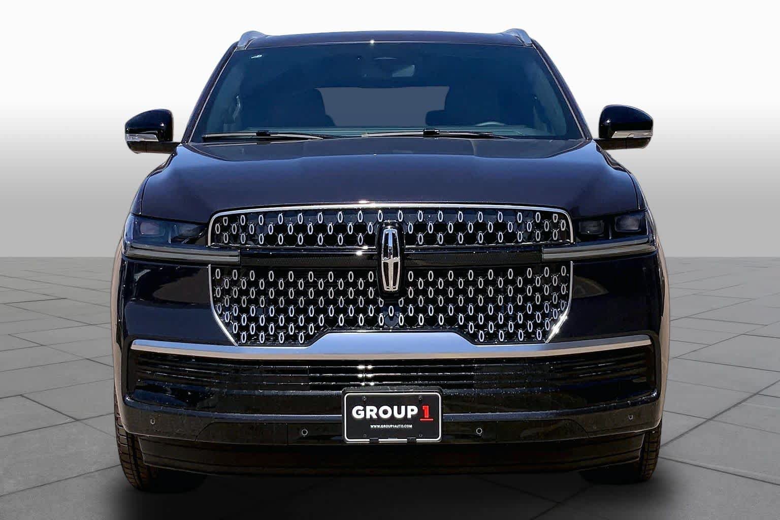 New 2026 Lincoln Navigator Reserve AWD/4WD image 3