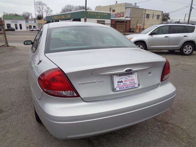 Used 2004 Ford Taurus LX image 6