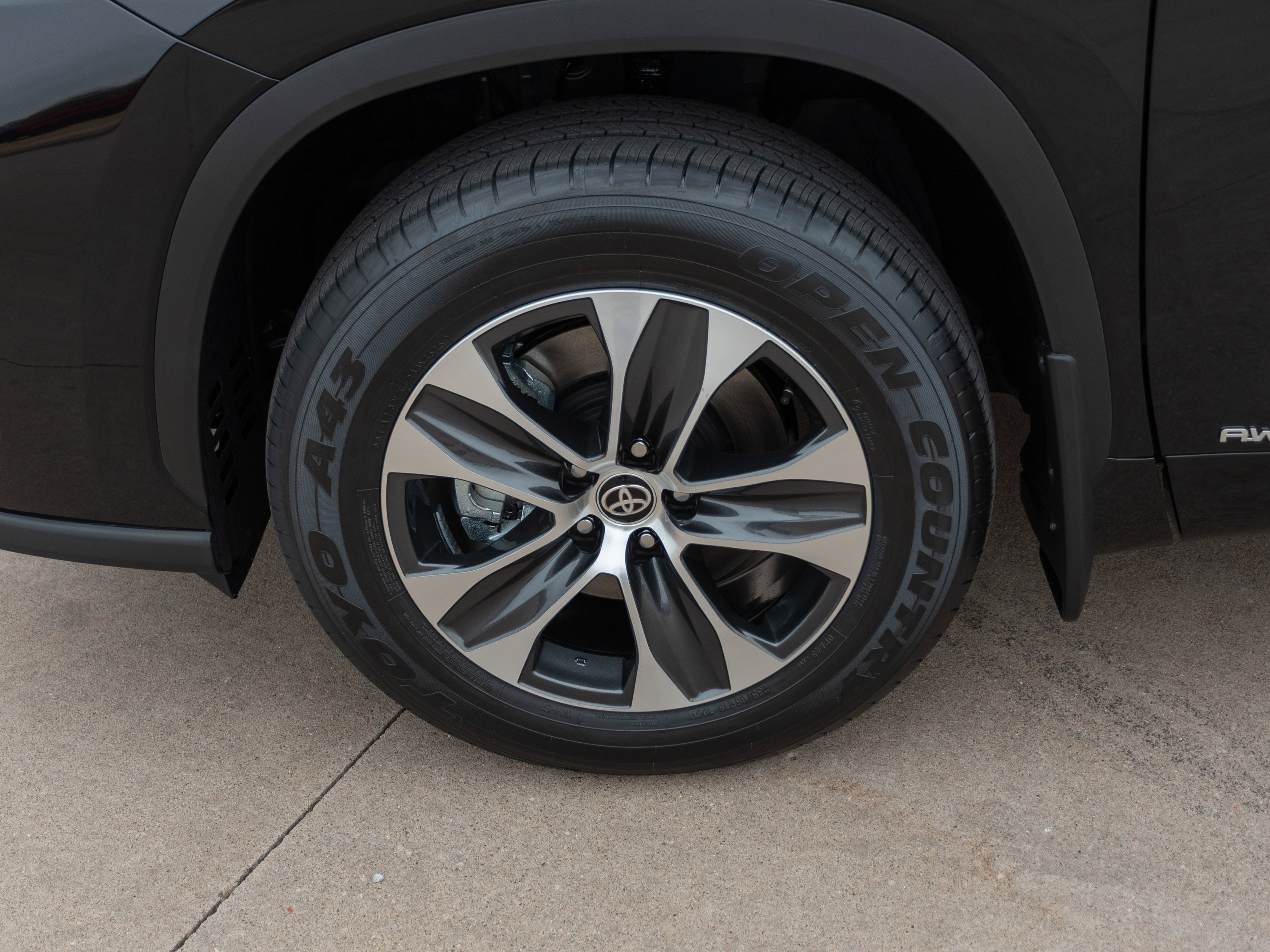 New 2026 Toyota Highlander XLE image 4