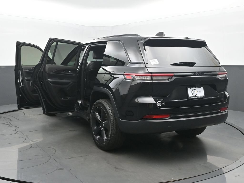 Used 2023 Jeep Grand Cherokee Altitude AWD/4WD image 54