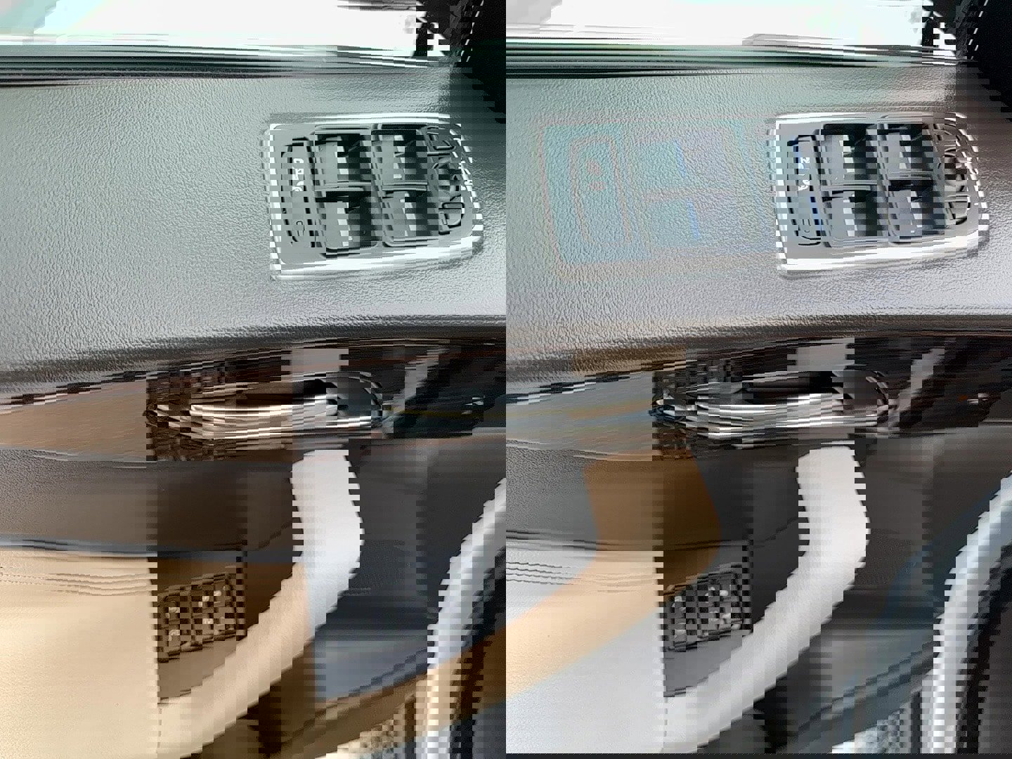 Used 2018 Jaguar F-PACE Prestige image 17