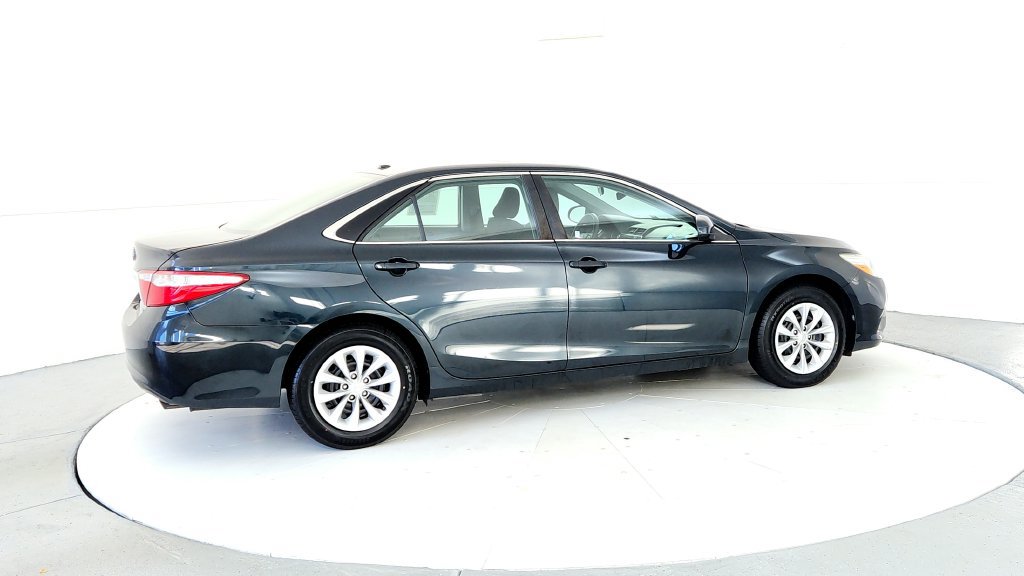 Used 2015 Toyota Camry LE w/ Moonroof Package FWD image 6