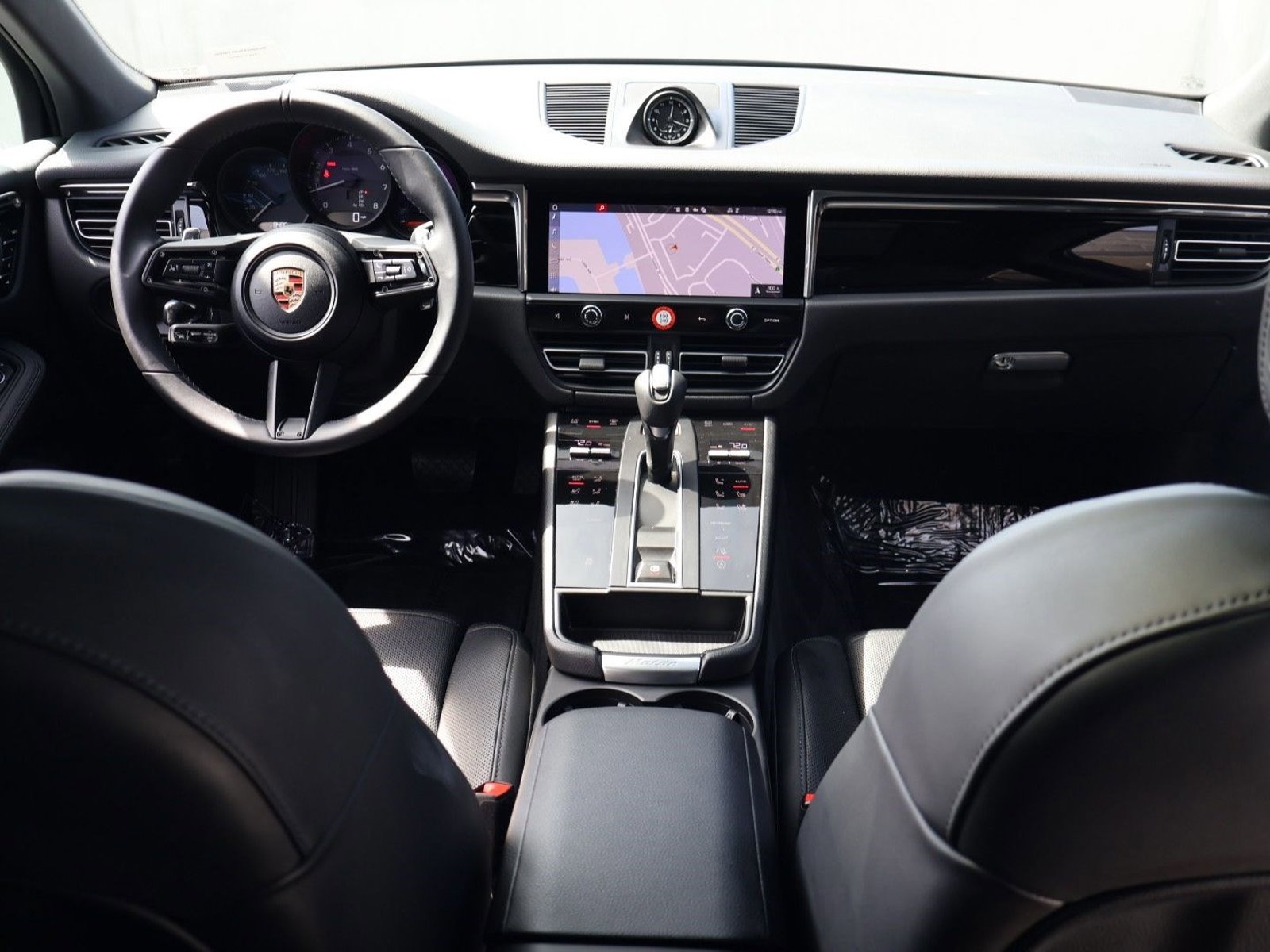 Certified 2025 Porsche Macan image 21