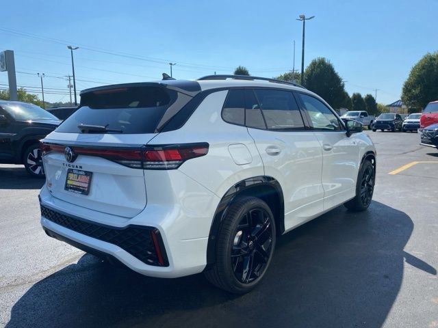 New 2025 Volkswagen Tiguan SE R-Line image 9