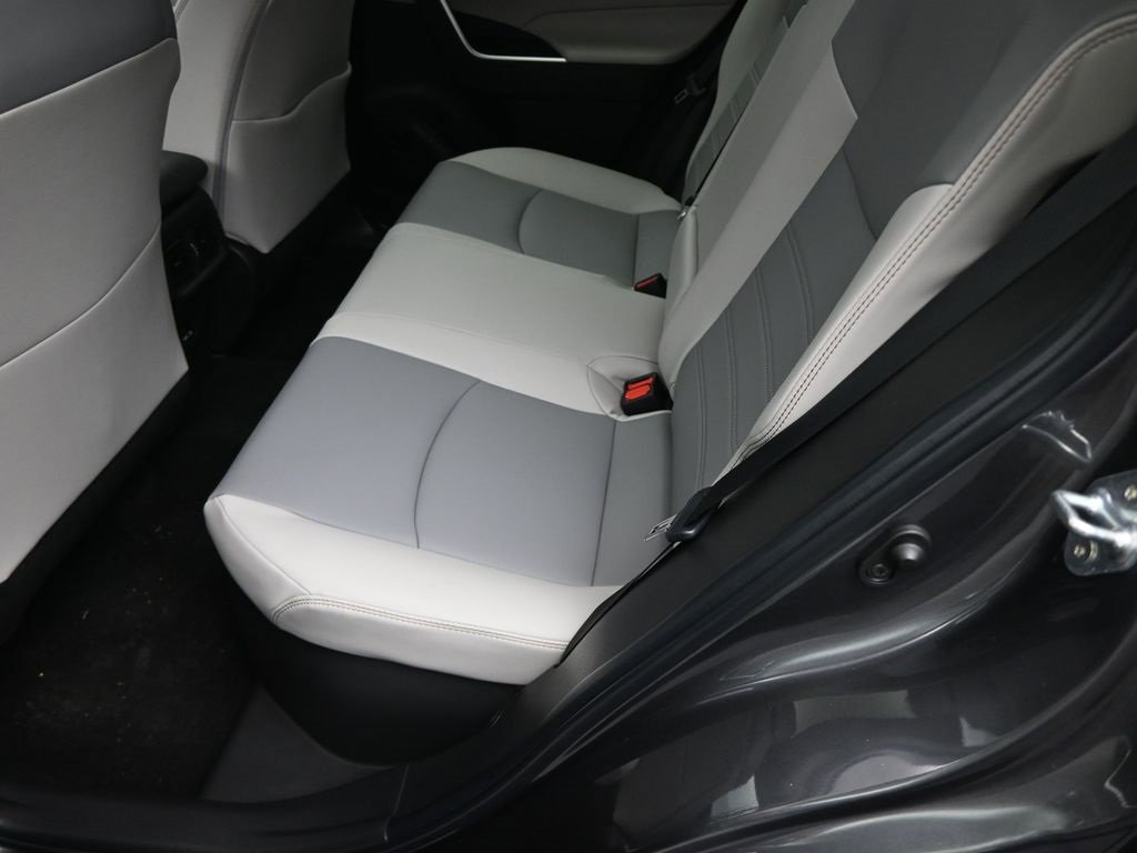 Used 2023 Toyota RAV4 XLE Premium image 30