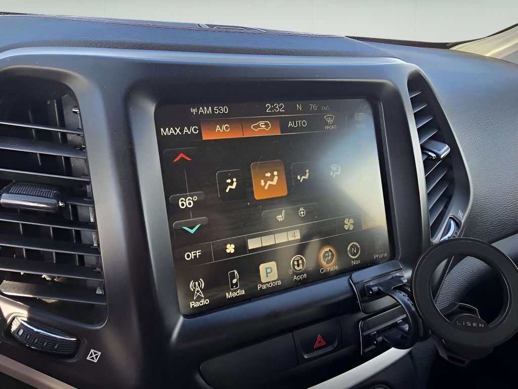 Used 2016 Jeep Cherokee Trailhawk w/ Comfort/Convenience Group image 21