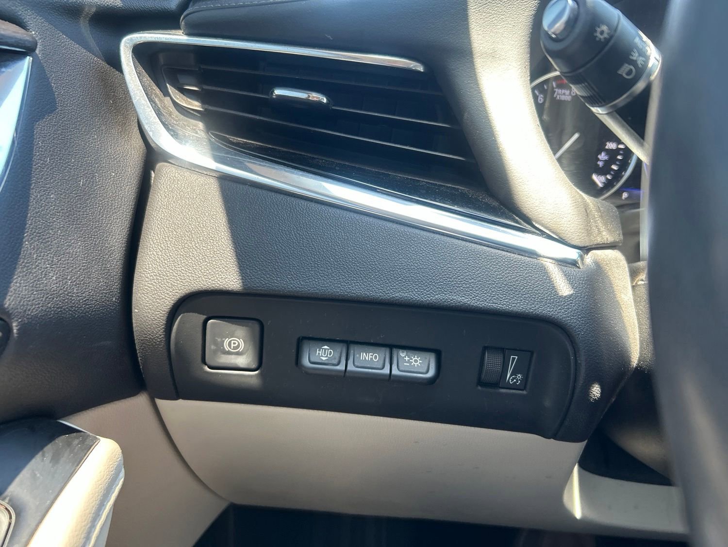 Used 2023 Buick Enclave Avenir w/ Avenir Technology Package FWD image 19