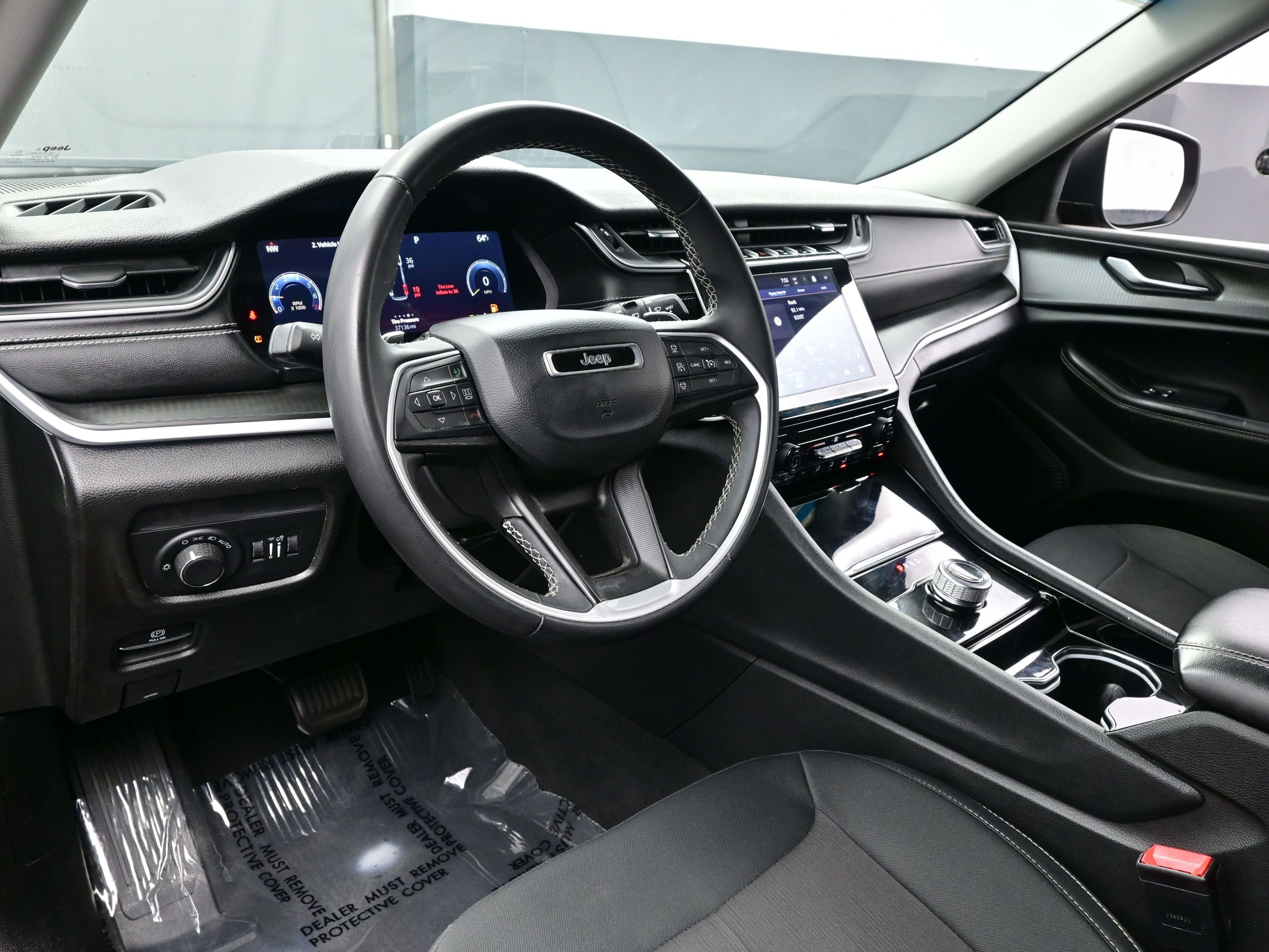 Used 2023 Jeep Grand Cherokee L Laredo image 14