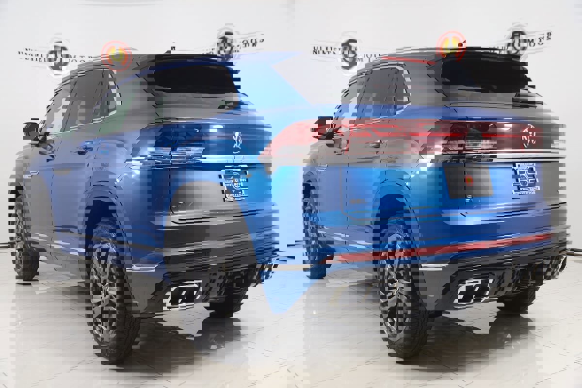 Used 2024 Volkswagen Atlas Cross Sport SEL R-Line image 4