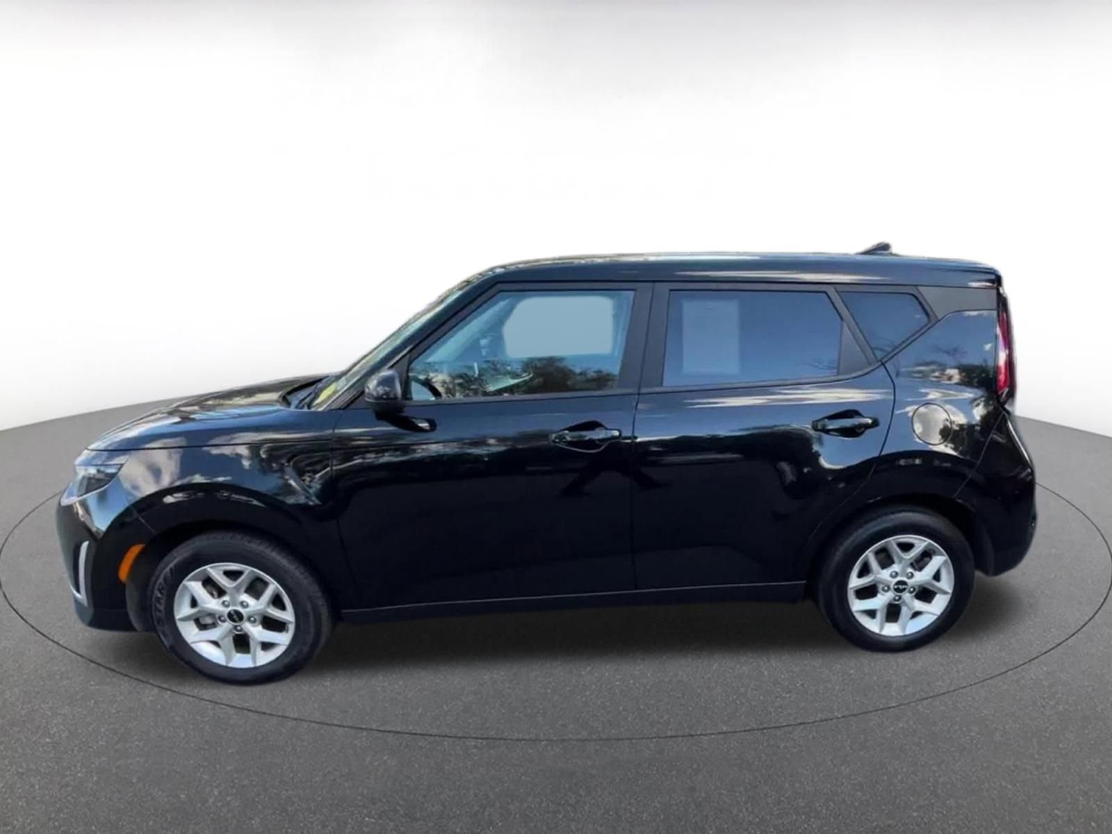 Used 2025 Kia Soul LX w/ LX Technology Package image 9