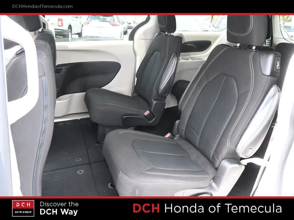 Used 2022 Chrysler Voyager LX FWD image 19