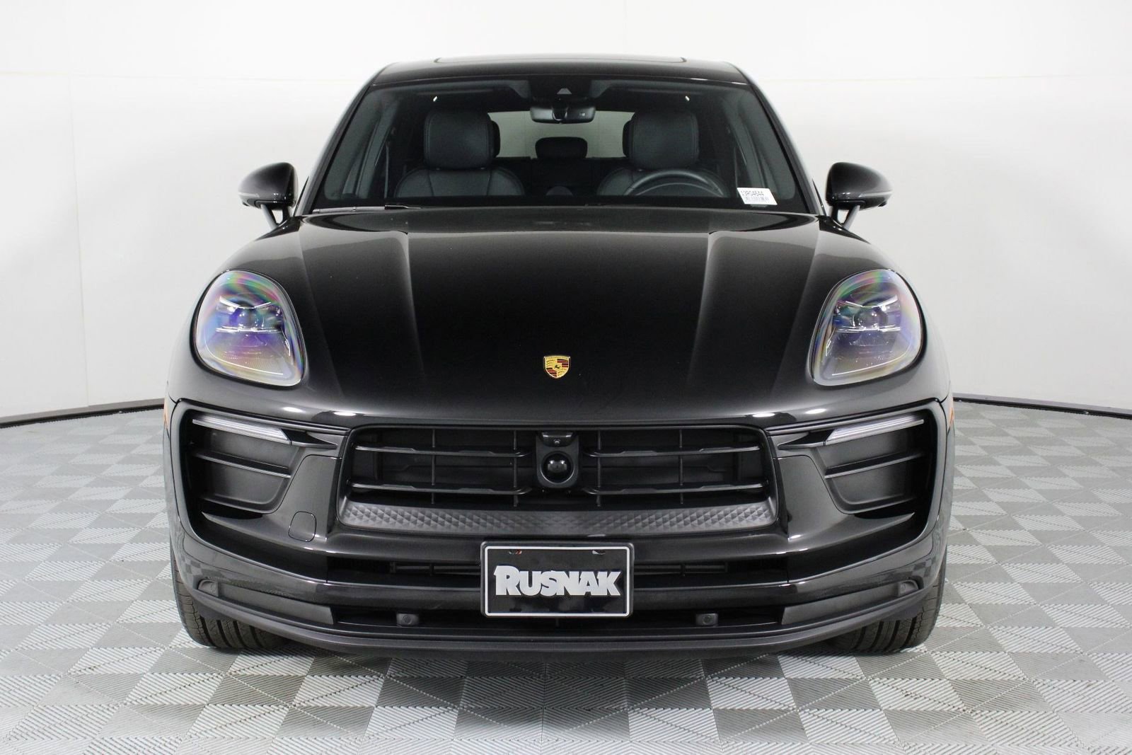 Certified 2025 Porsche Macan image 10