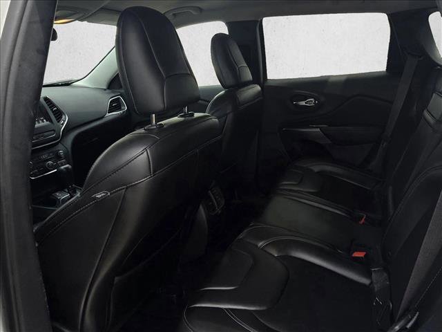 Used 2019 Jeep Cherokee Latitude Plus FWD image 12