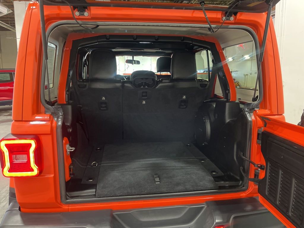 Used 2019 Jeep Wrangler Unlimited Sahara w/ Dual Top Group AWD/4WD image 8